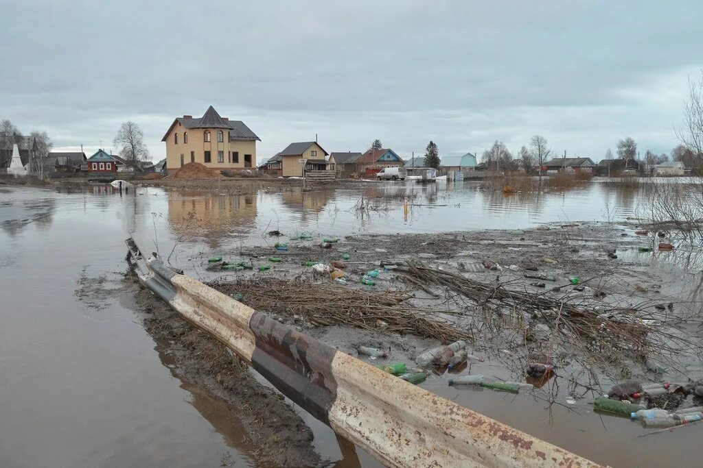 Сайты погода великий устюг. Наводнение в Великом Устюге Вологодская область. Наводнение в Великом Устюге 2016. Половодье в Великом Устюге. Великий Устюг потоп.