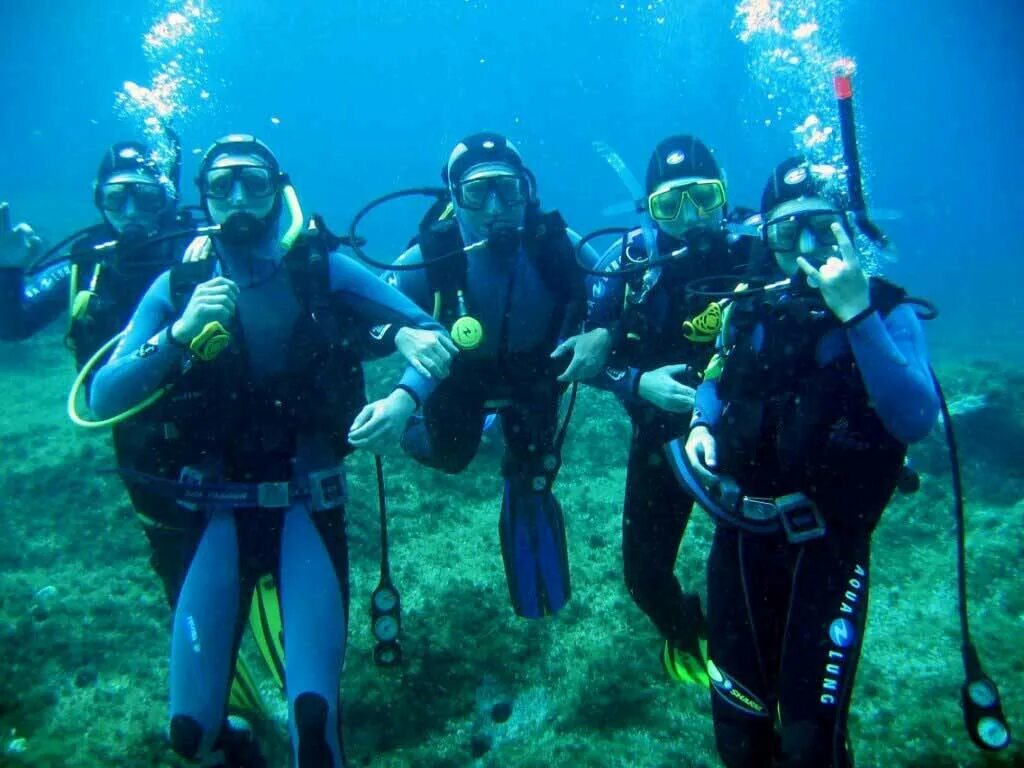 Sea dive. Погружение с аквалангом. Подводный дайвинг. Акваланг для дайвинга. Погружение аквалангиста.