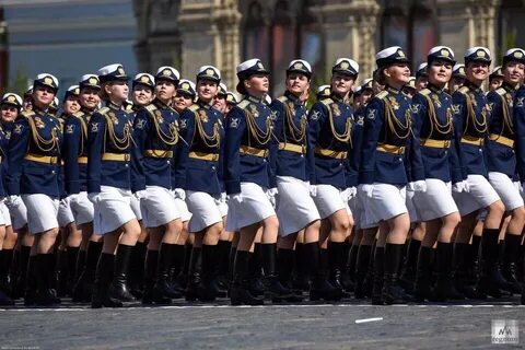 Женщины строй