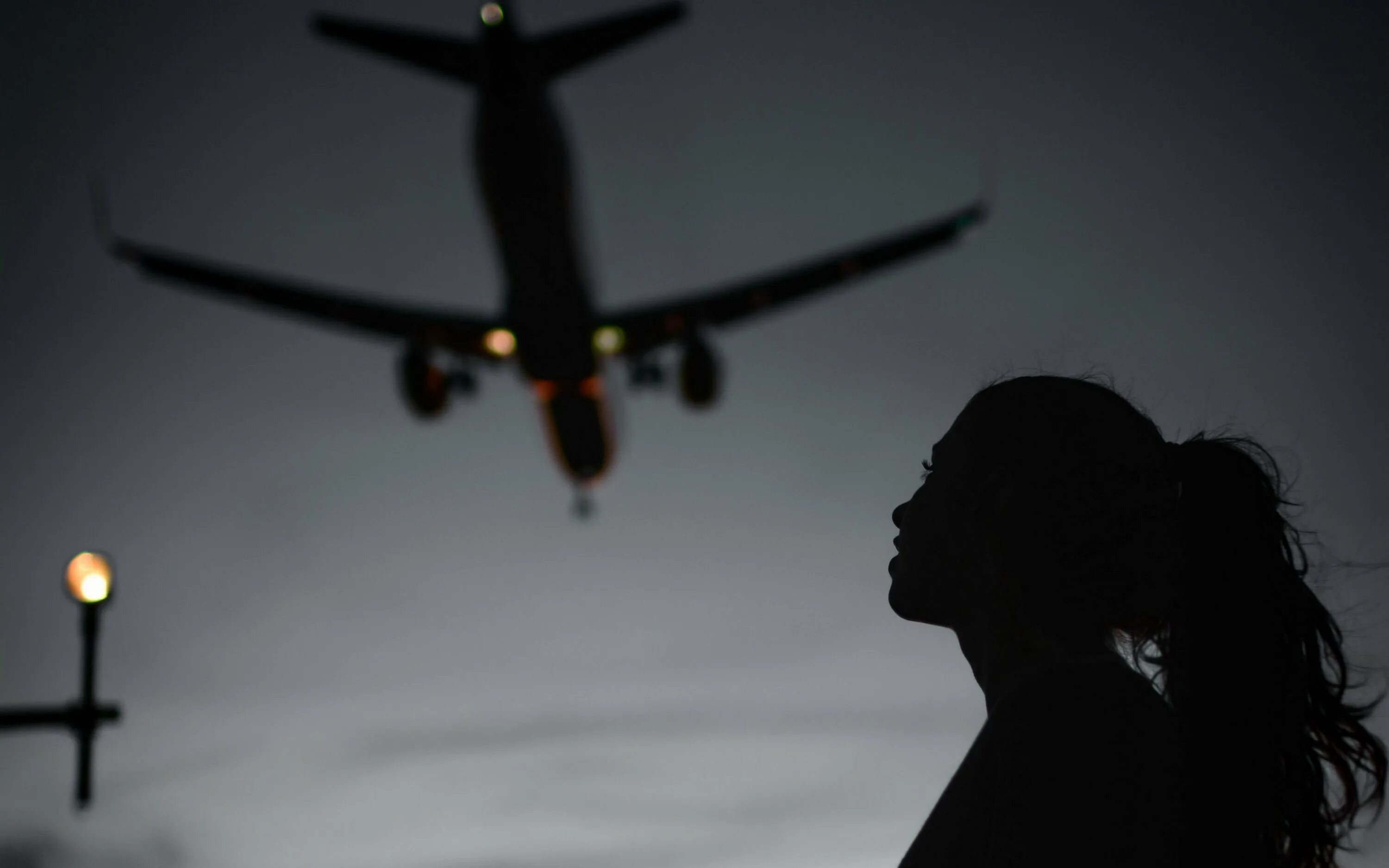 мы с ней летаем в моей спальне