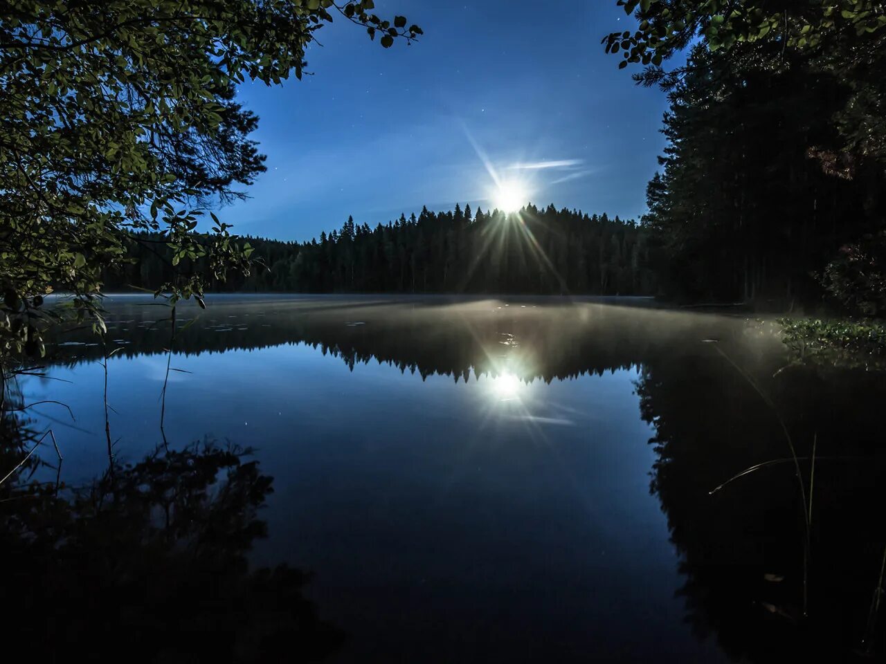 Night lake. Озеро ночью. Природа ночью. Природа озеро ночью. Ночь река лес.