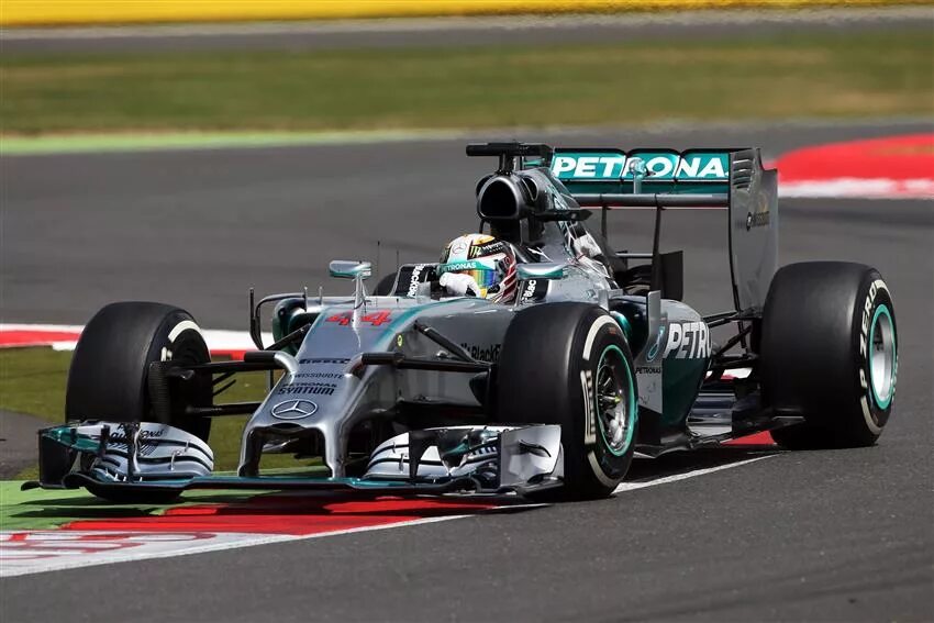 Гибрид первого поколения f1. Mercedes w05 f1. Mercedes f1 w05 Hybrid. Hamilton f1. F1 Mercedes merce2010.