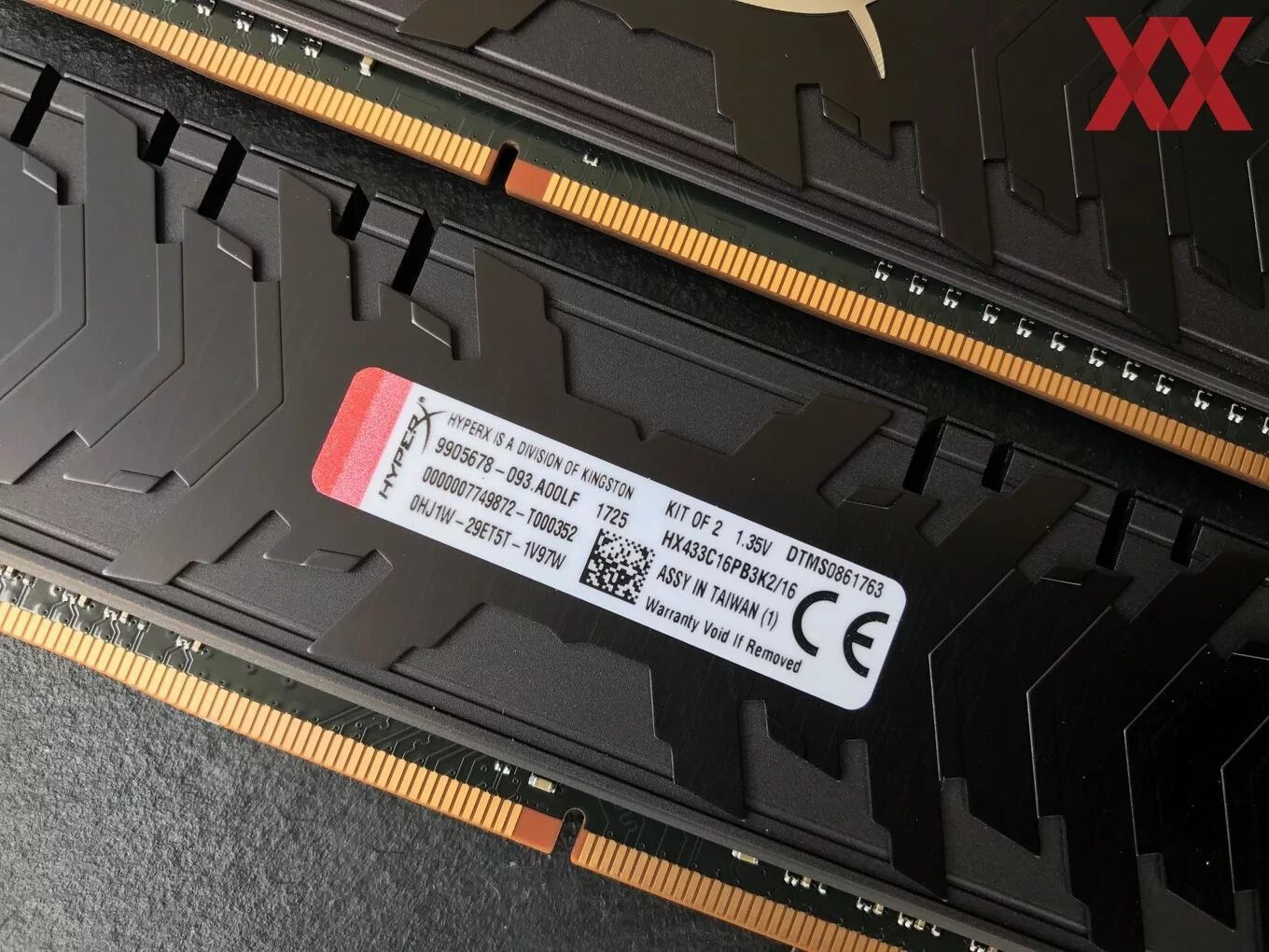 Khx3333c16d4/8gx. Планки памяти ddr3 8 ГБ предатор. Бронзовая планка 16gb ddr4. Латунная планка 16gb ddr4.