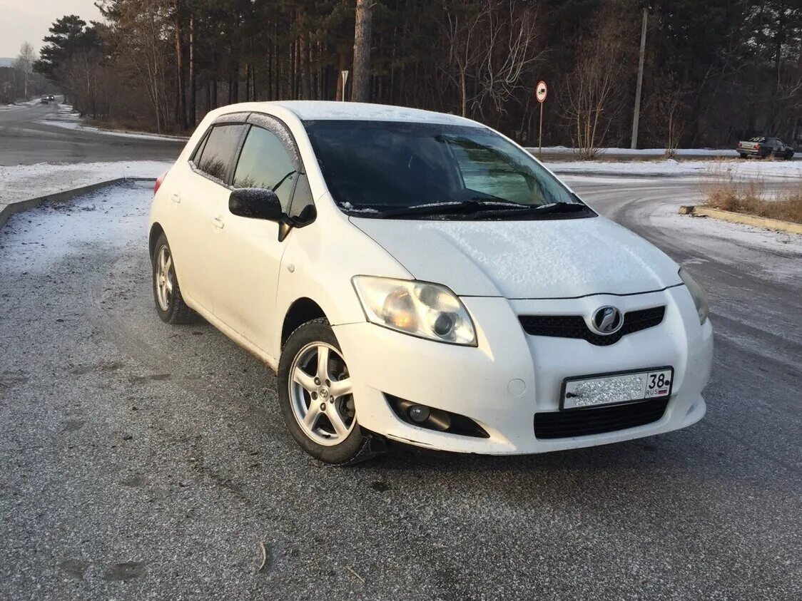 Тойота аурис рестайлинг 2010. Toyota auris hybrid 2010. Тойота аурис хэтчбек 2017. Тойота 1. Тойота аурис 2022.