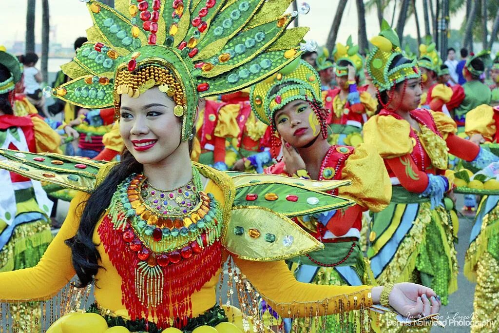 Фестиваль Синулог на Филиппинах. Фестивали Моноринес Филиппины. Фестиваль манго Филиппины. Банановый фестиваль на Филиппинах.