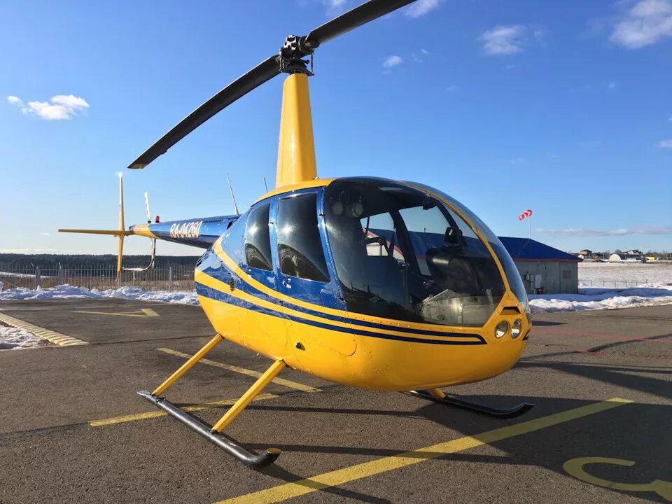 Вертолет робинсон р44. Робинсон р 44. Вертолёт робинсон 44. Вертолет robinson r44 raven ii. Вертолет robinson r44 пассажирский.