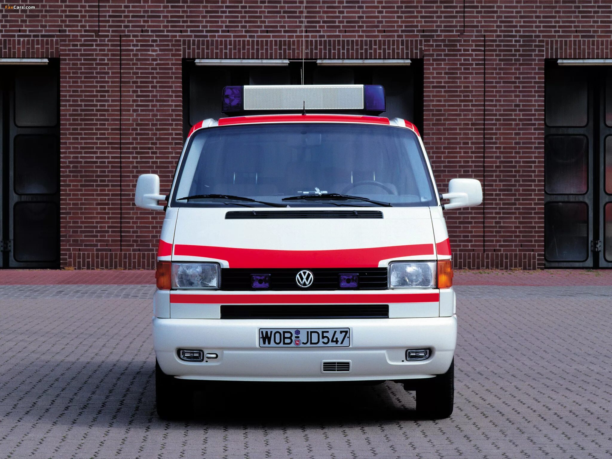 Т4 транспортер бензин. VW Transporter t4. VW Transporter t4 1997. Фольксваген транспортёр т4 1990-2003. Фольксваген т4 скорая.