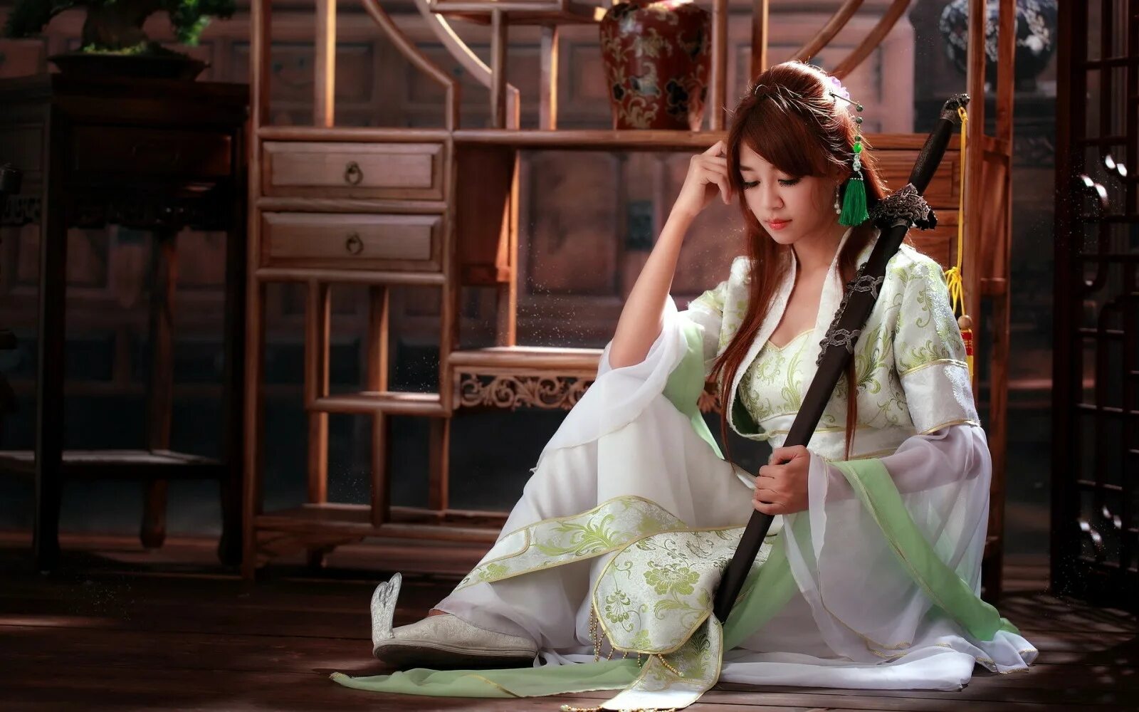 Азиатская жена. Япония кимоно катана. Asian Katana актриса. Ханьфу и гуцинь. Девушка в кимоно.