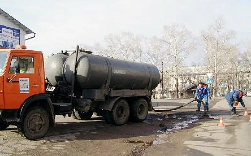 Аварийная служба канализации картинка. Откачка талых вод. Аварийная откачка. Выкачивать. Аварийная служба откачки канализации.