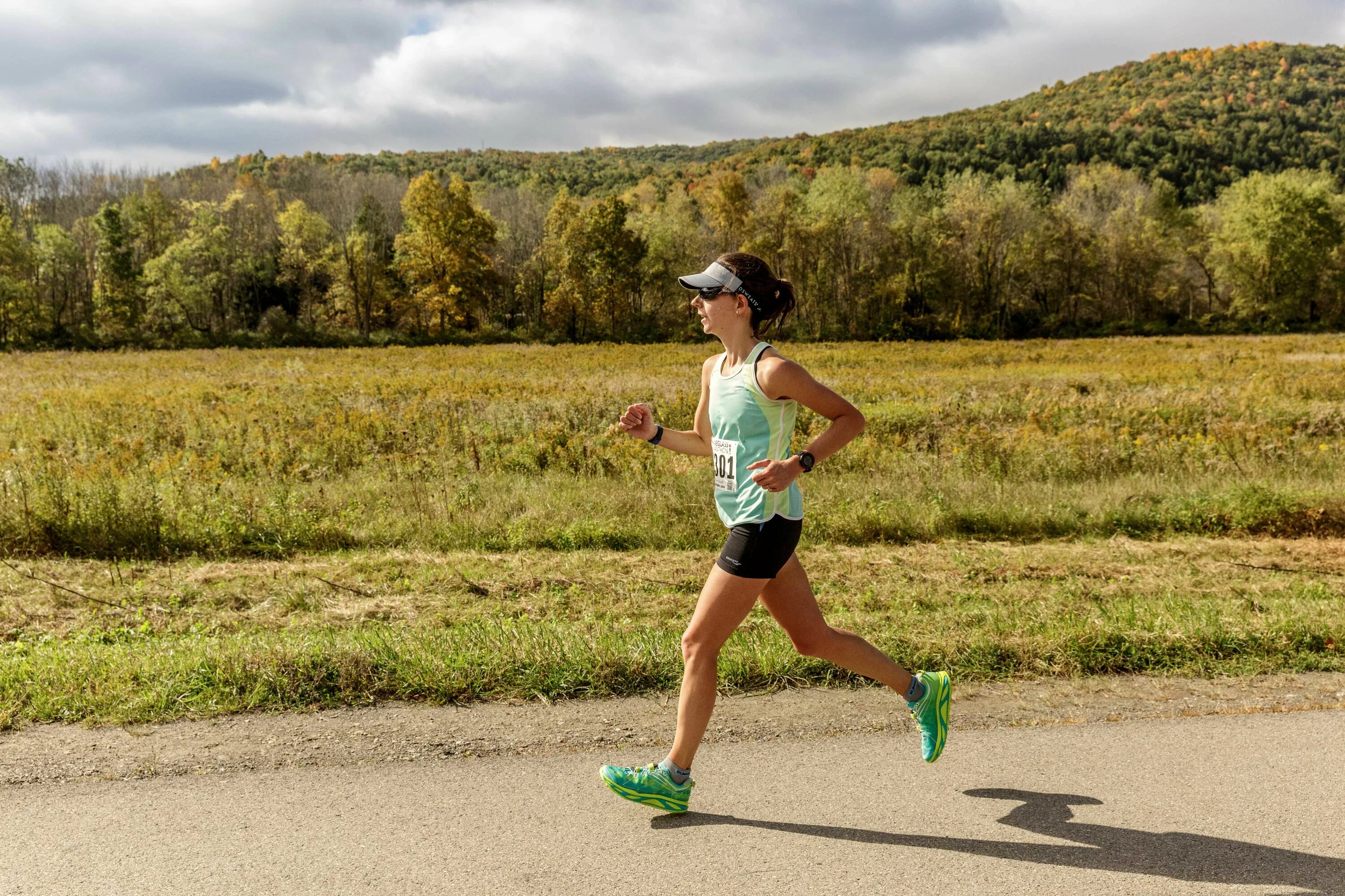 Бег. Утренняя пробежка. Тренировка бег. Оздоровительный бег. Running side