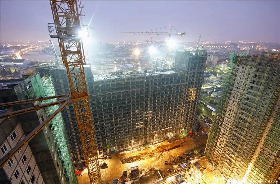 Строящееся здание. Стройка зиларт москва. Стройки г москва. Стройка многоэтажного дома. Стройка в городе.