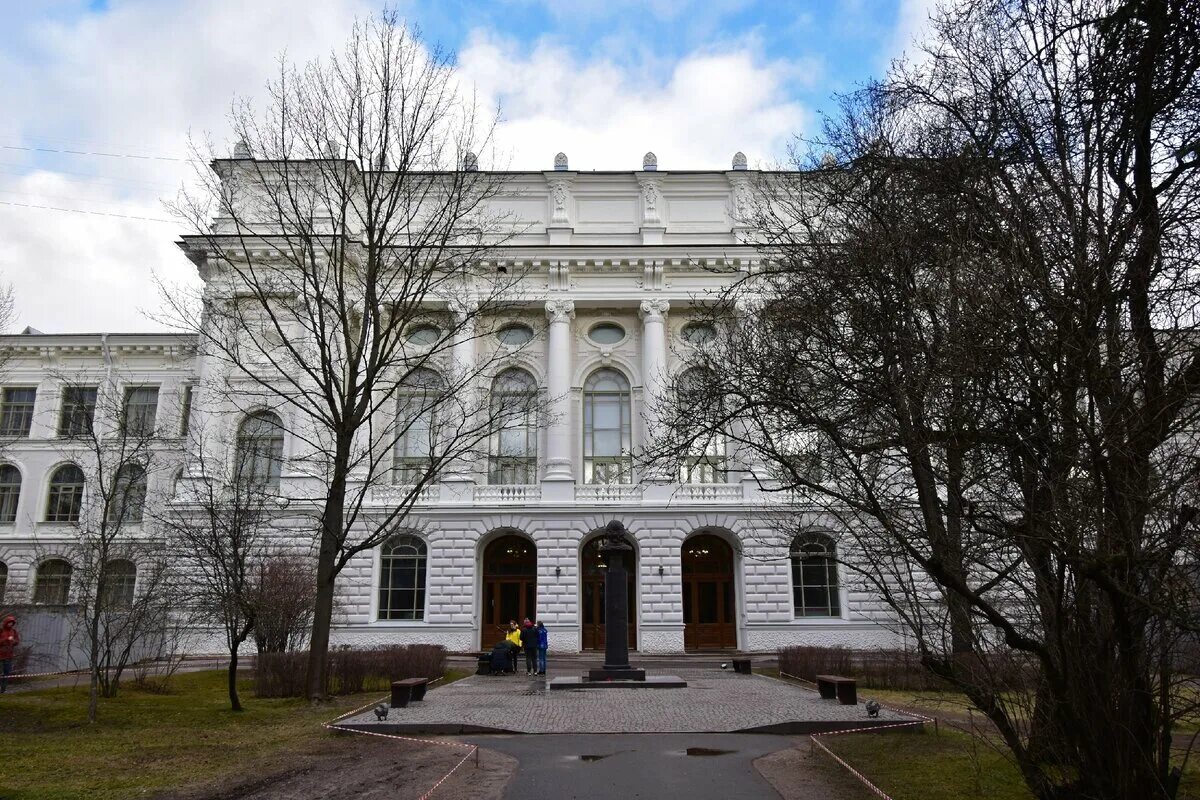 Политехнический университет в санкт петербурге факультеты. Санкт-петербургский политехнический институт. политехнический институт императора петра великого. главное здание. политех петра здание. политех петра великого главный корпус.