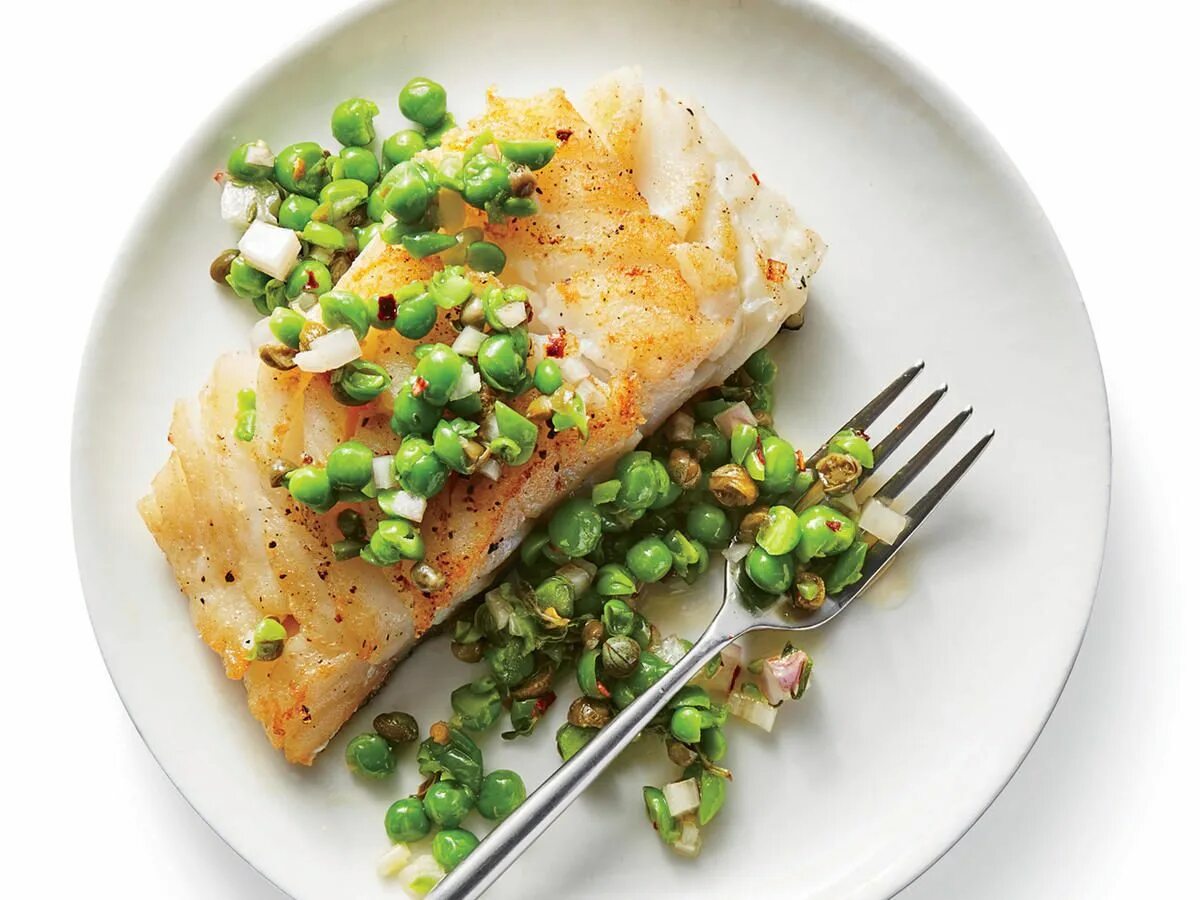 салат с печенью и горошком. лаймовое ризотто. треска в зеленом соусе. пюре с рыбой. палтус с зеленым горошком.