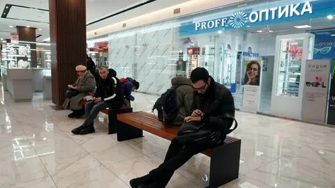 В торговом центре 2 одинаковых