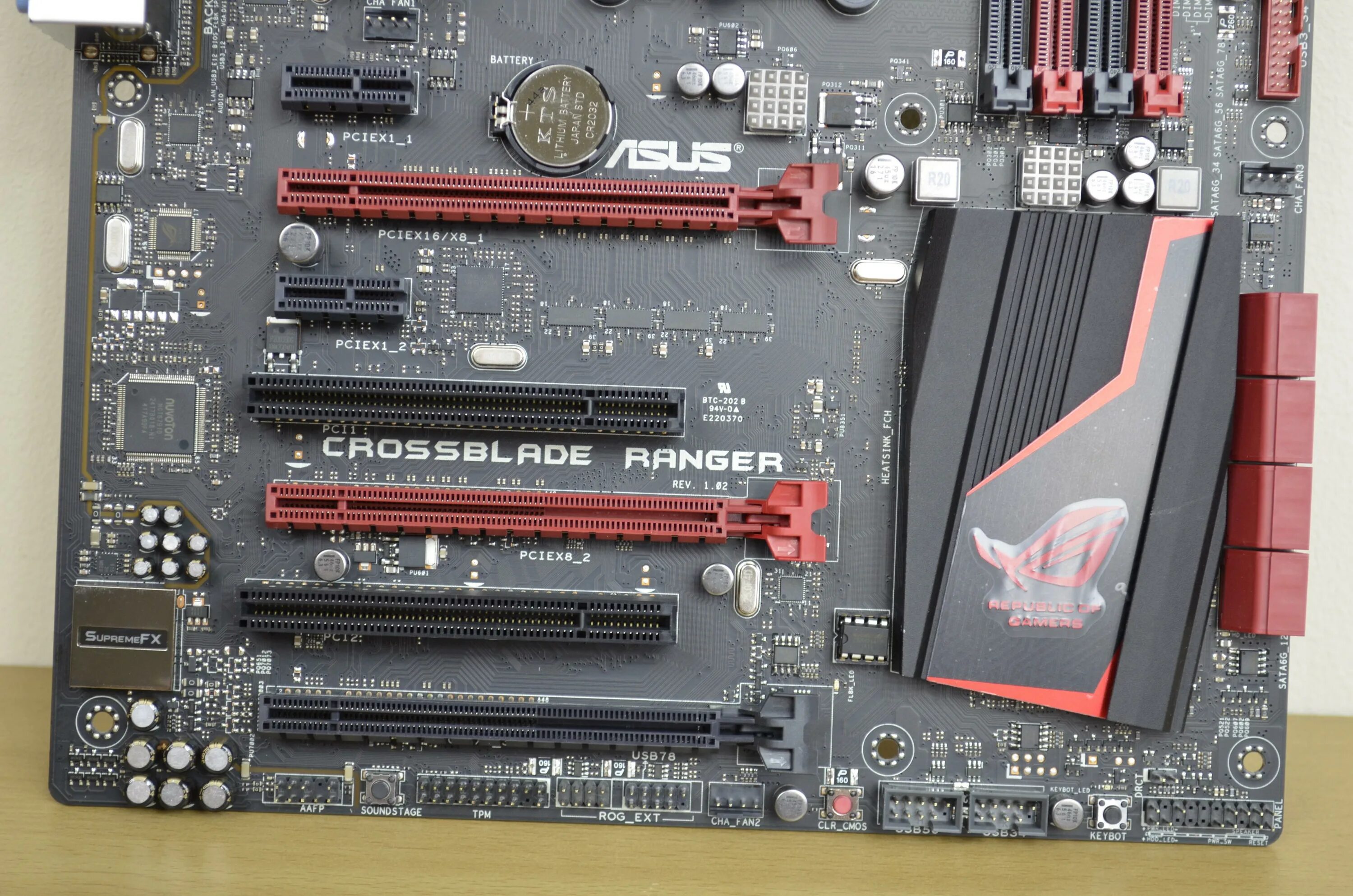 ASUS Crossblade Ranger. Слот PCI Express x16. Слоты PCIE x16. PCI Express 2.0 x16 видеокарты.