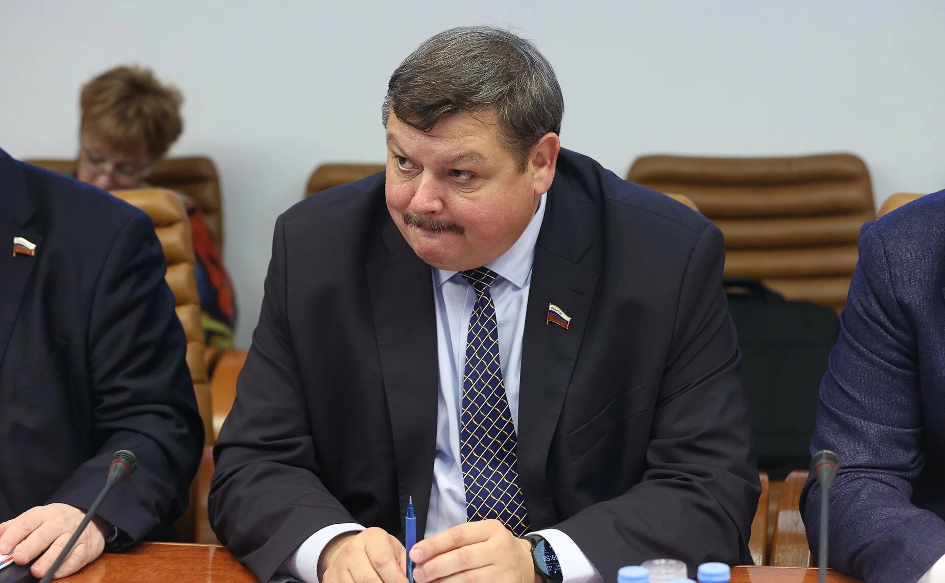 сенатор новости. сенатор шейкин. олег владимирович мельниченко общественный деятель. александр юрьевич пронюшкин. сенаторы совета федерации.