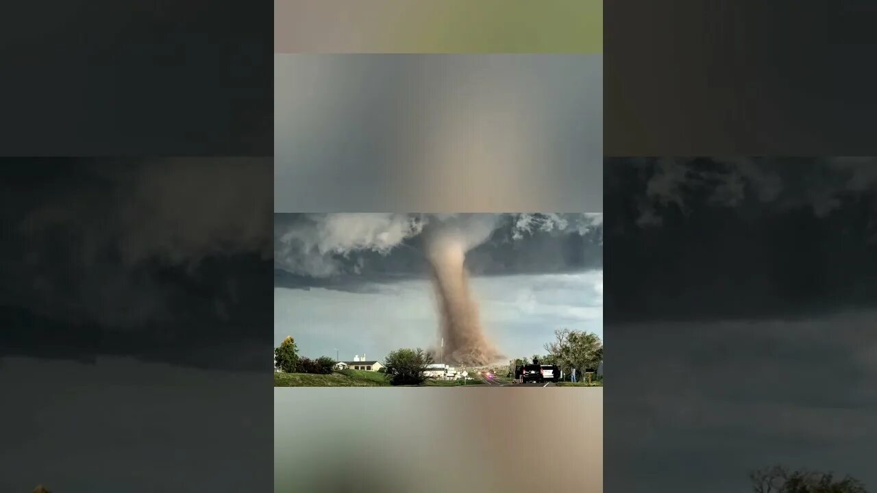 Торнадо в северной америке. Разрушения после торнадо. Торнадо вчера. Смерч в курской области 2003. Смерч в чехии, 2021 год.