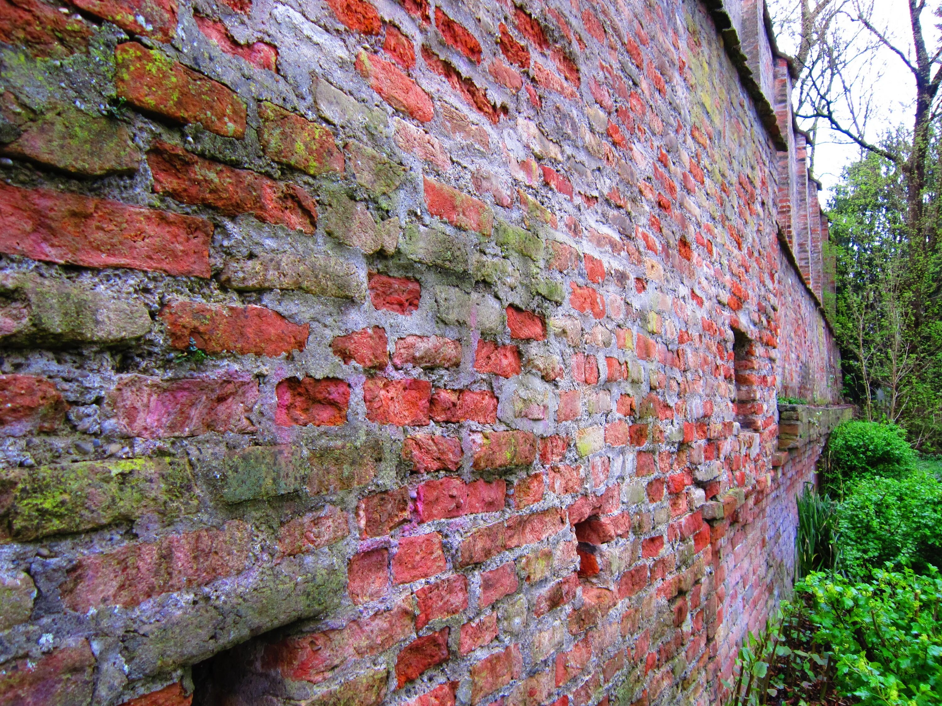 Где есть стена. Стена. Каменная кирпичная стена. Старинная стена. Старая каменная кирпичная стена.