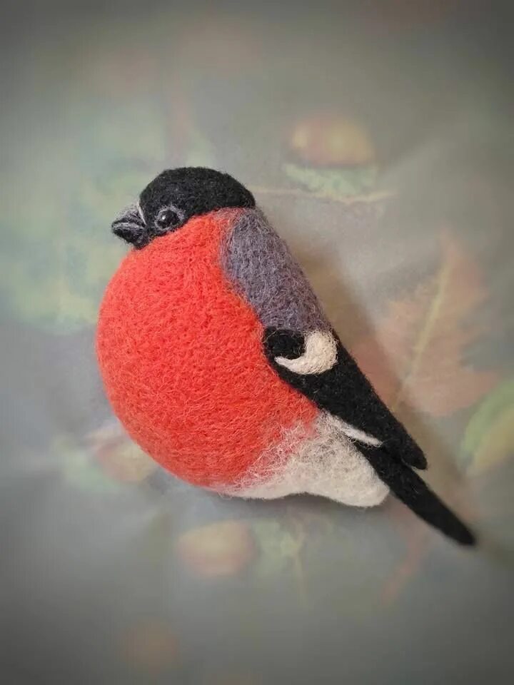 Брошь валяная снегирь мк. Сухое валяние снегирь. Валяние брошка снегирь. Снегирь валяный из шерсти. Набор для валяния "снегирь".