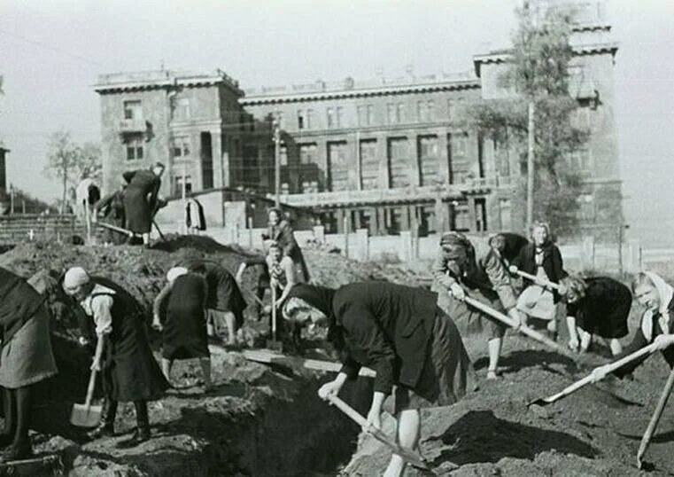 Что было восстановлено после войны. Восстановление Минска после Великой Отечественной войны. Восстановление СССР после войны 1945. Разруха СССР после войны. Восстановление СССР после второй мировой войны.