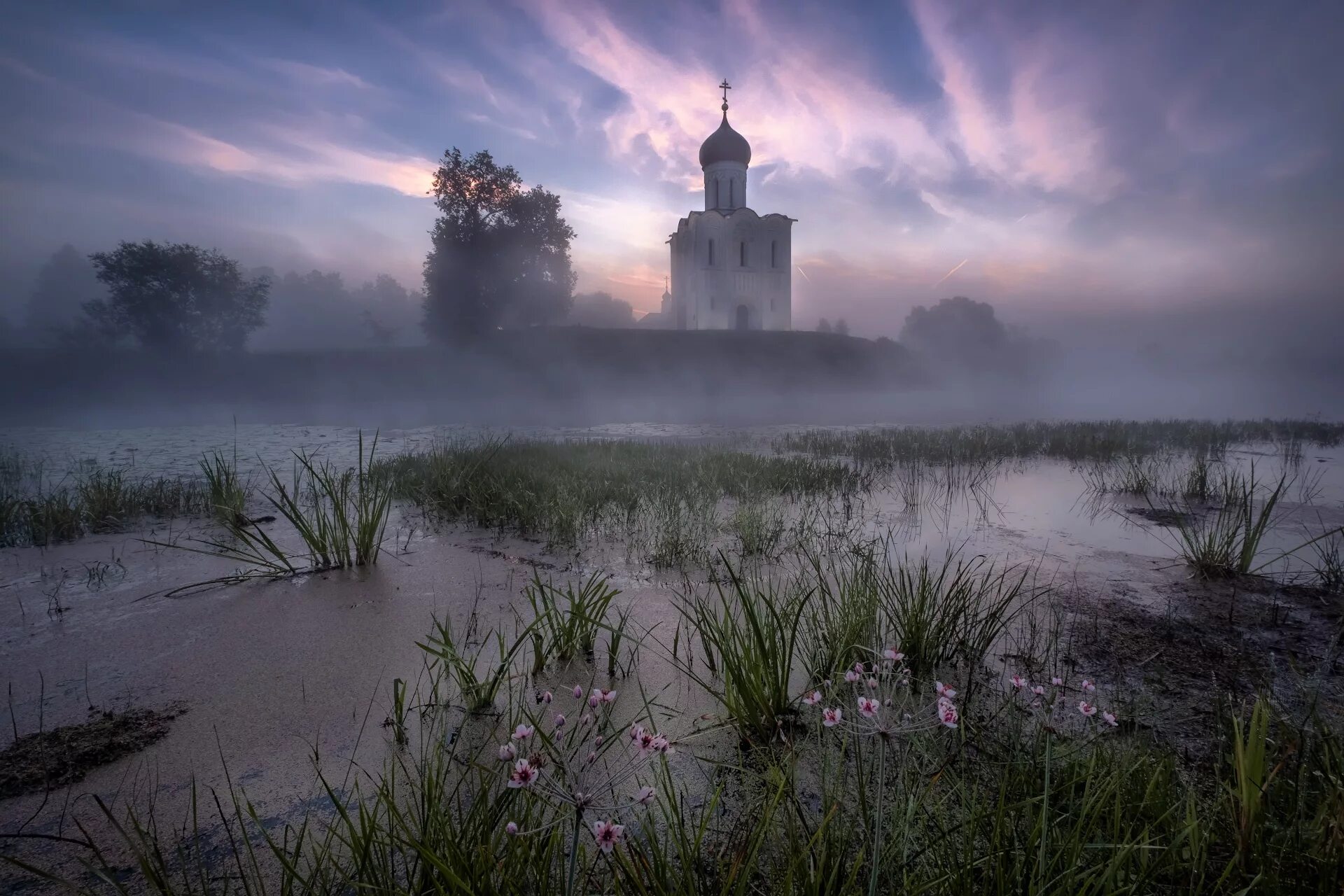 Царскосельский дворец церковь купола. Храм солнца. Храм на нерли весна. Храм христа спасителя в москве лето. Покров на нерли церковь в тумане рассвет.