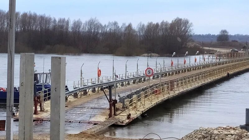 Река ока подъем уровня воды. Наплавной мост село Троица Рязанской области. Понтонный мост Троица Рязань. Понтонный мост Фатьяновка. Понтонный мост Алексин.