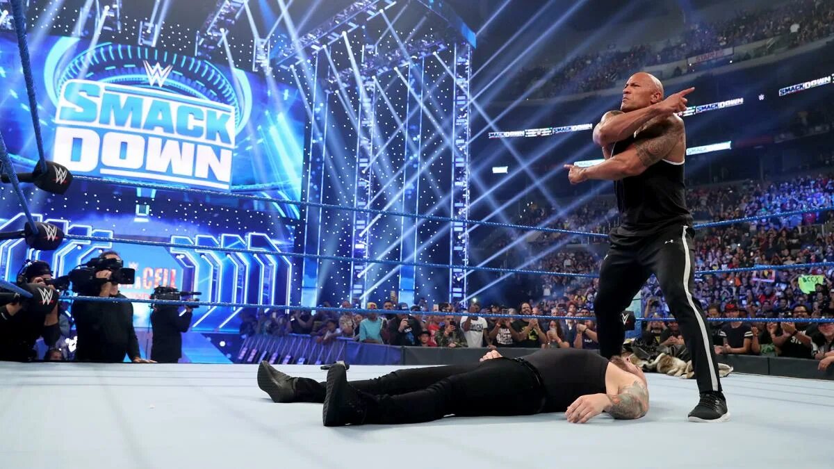 Wwe smackdown русская версия. The Rock WWE SMACKDOWN. WWE SMACKDOWN 2019. SMACKDOWN Gym. The Rock SMACKDOWN Wallpaper.