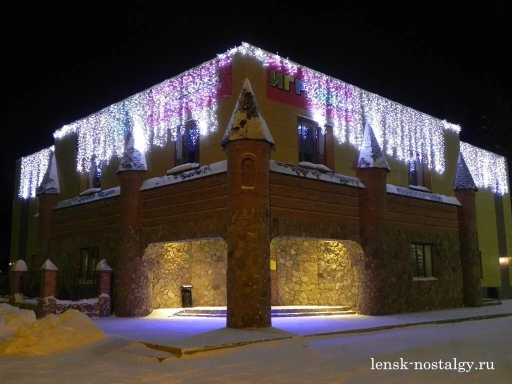 Город ленск якутия фото. Ленск набережная. Город ленск набережная. Ленск город. Площадь ленина ленск.
