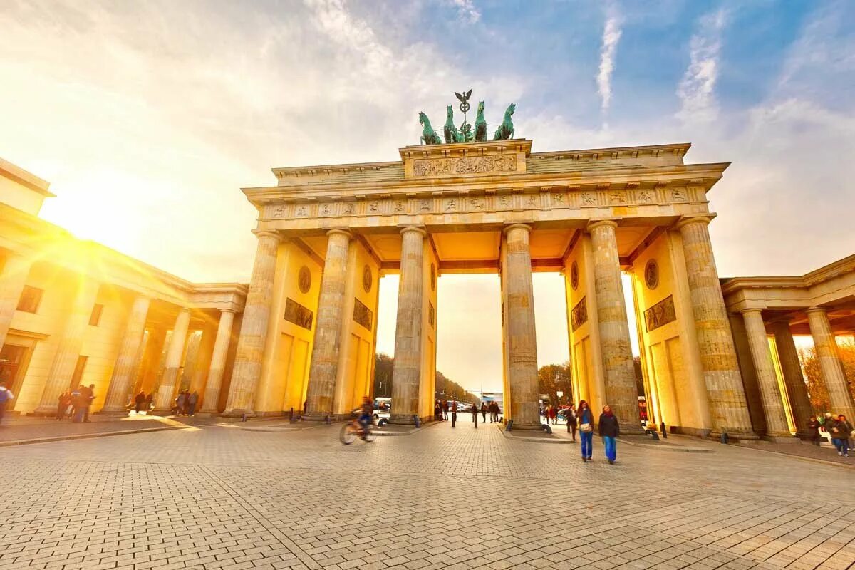 Какие достопримечательности есть в германии. Бранденбургские ворота. Бранденбургские ворота Берлин Германия. Бранденбургские ворота (Brandenburg Gate). Бранденбургские ворота (г. Берлин).