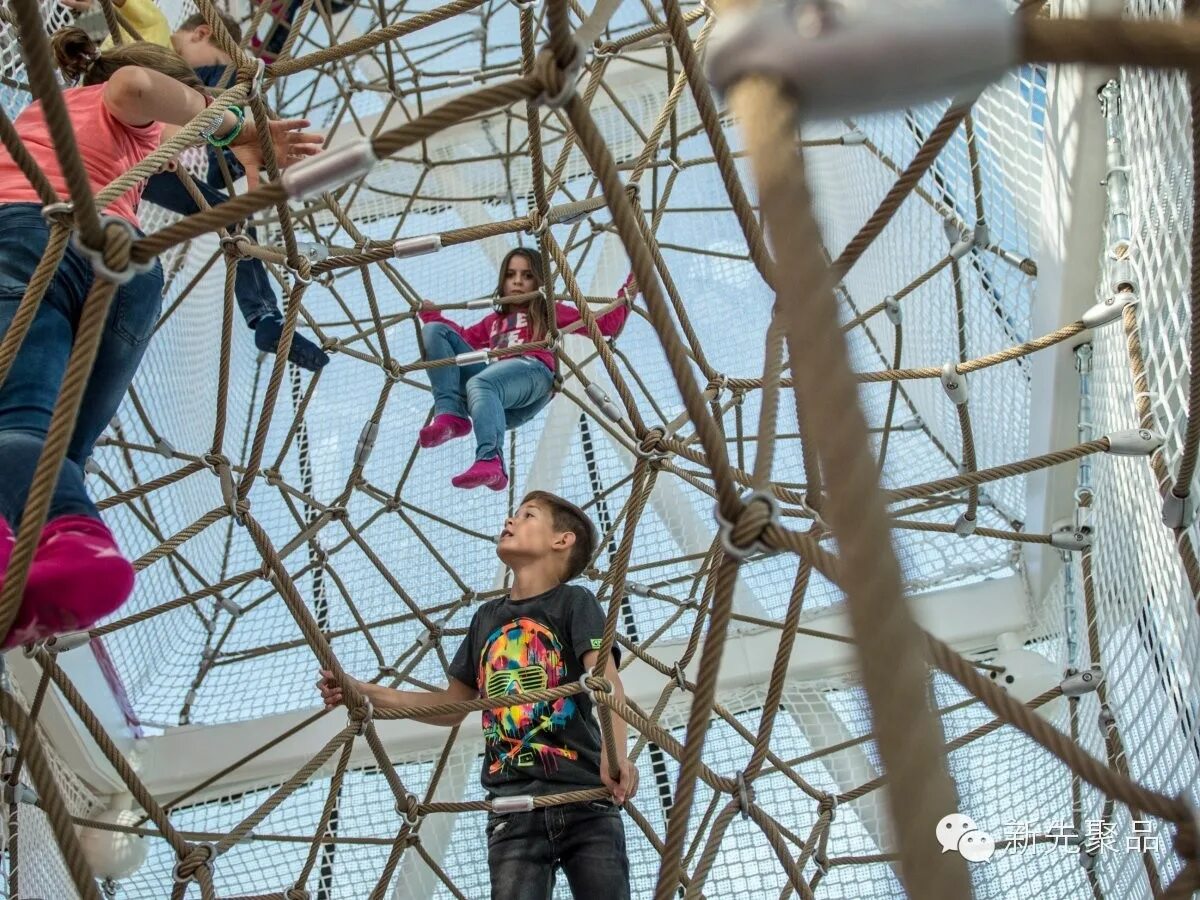 Современные детские качели. Сеть детских площадок. Паутина для детской площадки. Веревочная детская площадка. Сеть детских площадок.