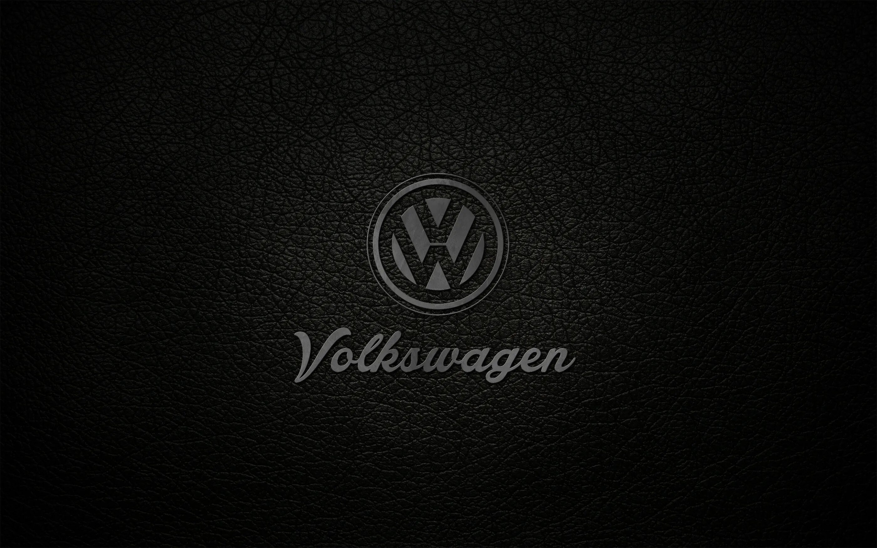 1920 1024. Фольксваген на черном фоне. Обои Volkswagen. Заставка VW. Фольксваген лого.