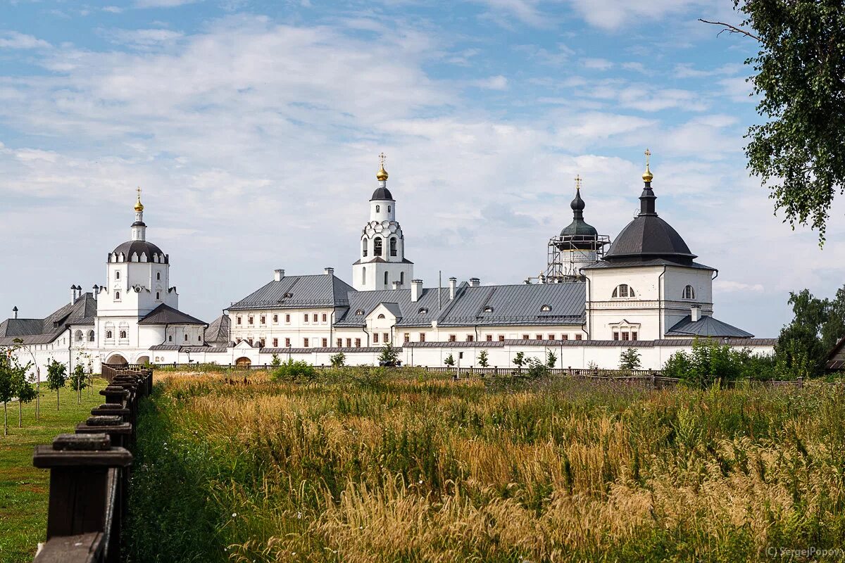 Спасо-яковлевский димитриев монастырь ростов. Высоцкий мужской монастырь в серпухове. Мужской хор данилова монастыря. Свято преображенский валаамский монастырь братия. Богородице-успенский свияжский монастырь.