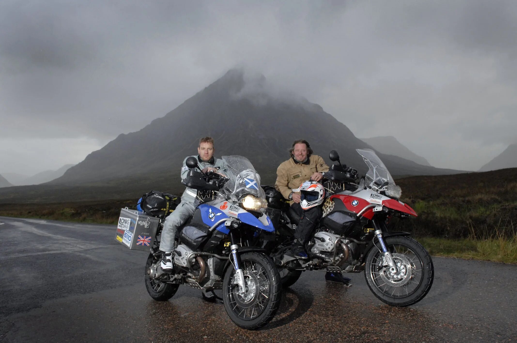 Долгий путь на юг. Юэн макгрегор долгая дорога на юг. Юэн макгрегор путешествие на мотоцикле. Долгий путь вокруг земли с эваном макгрегором. Юэн макгрегор путешествие на мотоцикле.