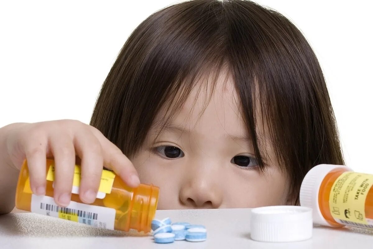 Детей средства. Транквилизаторы для детей. Для активных детей таблетки. Реклама успокоительного для детей. Укол успакающая для детей.