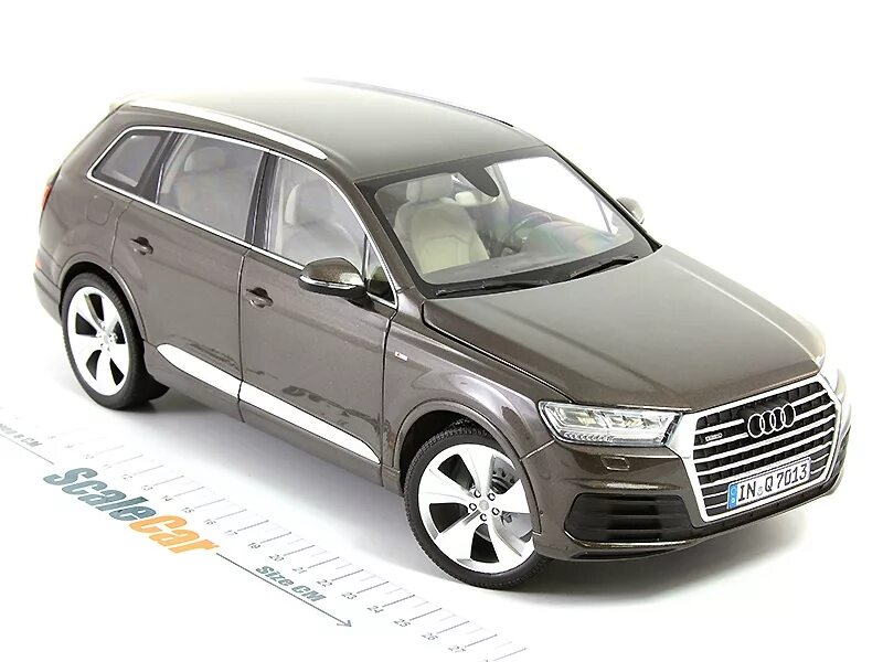 1/18 Audi q7. Audi q7 MINICHAMPS 1:18. Модель Audi q7 MINICHAMP. Audi q7 2015 MINICHAMPS.