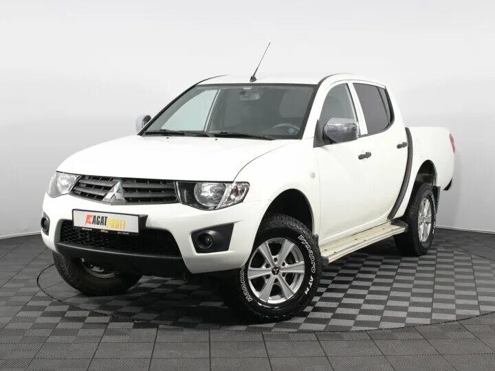 Mitsubishi l200 2014. Митсубиси l200 белая. Мицубиси l200 2010. Митсубиси л200 2010. Mitsubishi l200 2010 белая.