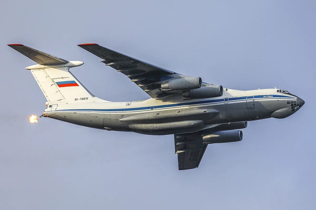 Ил76 курсанты. Самолет ил 76 военно транспортный что случилось. Самолет ил 76 военно транспортный что случилось. Ил 76 грузовой. Самолёт ил-76 фото.