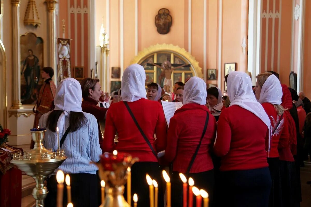 Чесменская Церковь хор прихожан. Клирос в храме на Семеновской. Чесменская Церковь литургия. Певчие в храме.