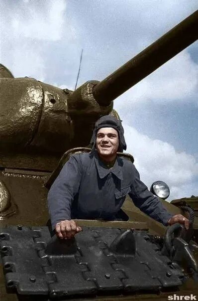 Какой т танкиста. Танк т-34 с танкистом. Т34 танкиста Василёнок. Командир танка т 34 85.