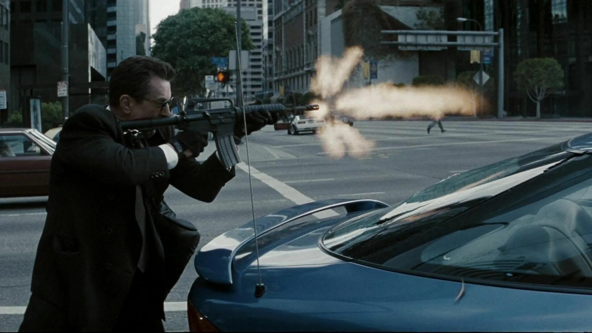 The heat extended. Схватка 1995 Нил МАККОЛИ. Схватка 1995 де Ниро. Схватка фильм 1995. Вэл Килмер схватка 1995.