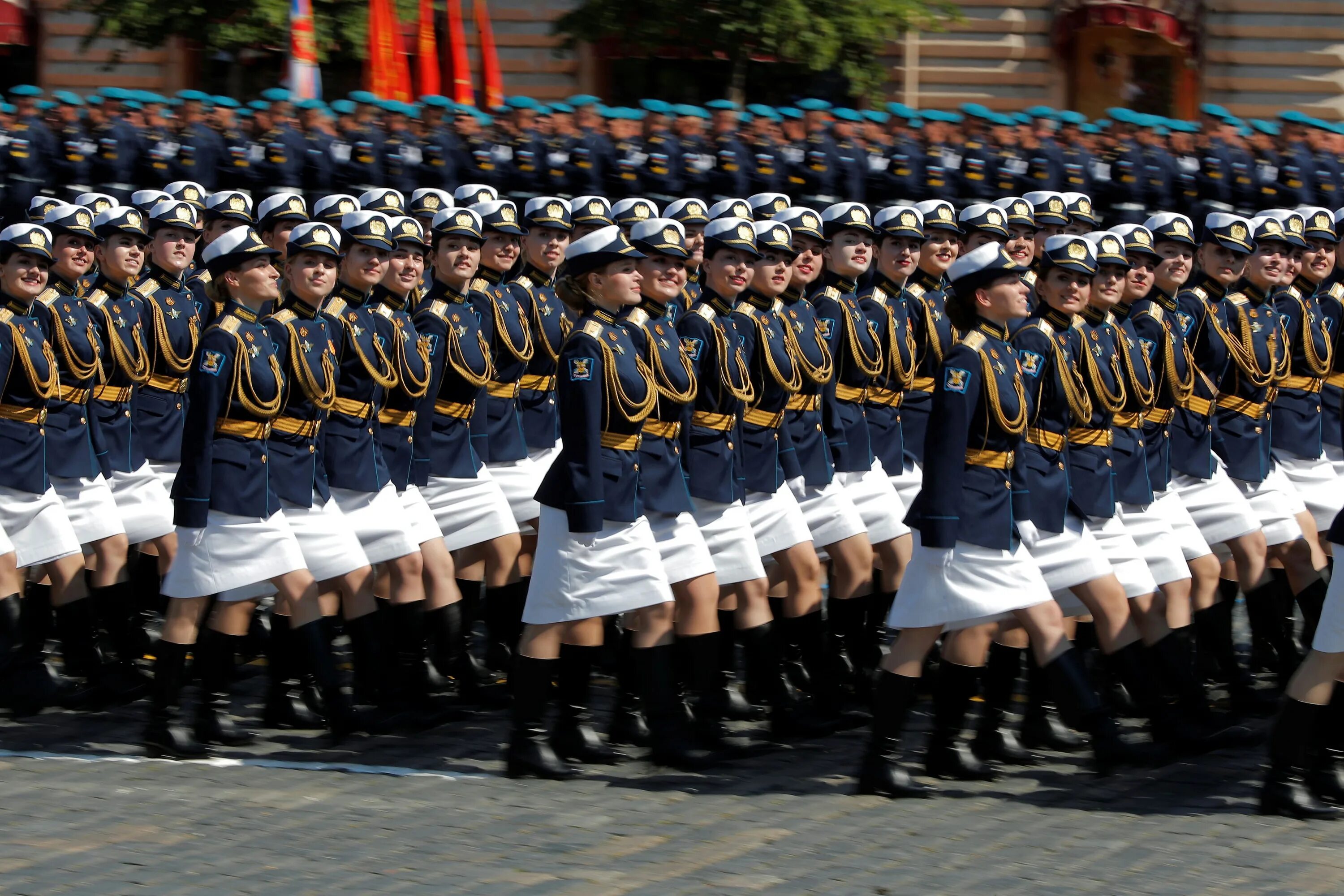 Военный парад. Женщины на параде. Девушки военные на параде. Девушки на параде Победы. Парад девушек видео