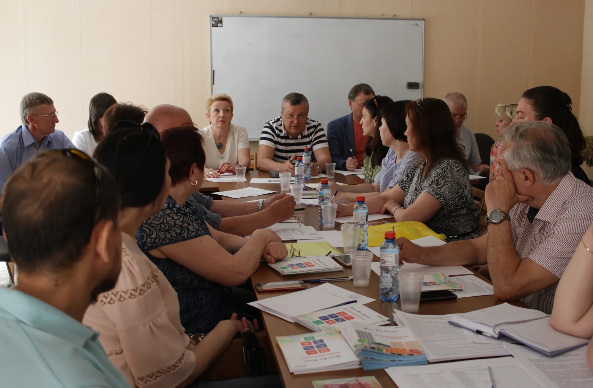 Эмблема управляющей компании. Управляющая компания. Логотип коммунального хозяйства. Работники тсж. Работники тсж.