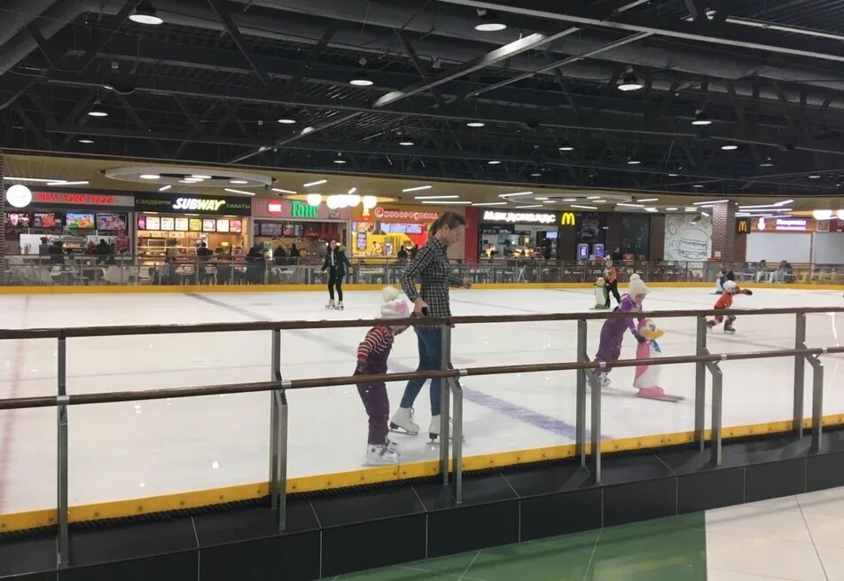 Открытый каток. Горка дяди славы барнаул. Горка дедушки славы барнаул 2022. Горки в барнауле 2024. Горка в затоне барнаул 2023.