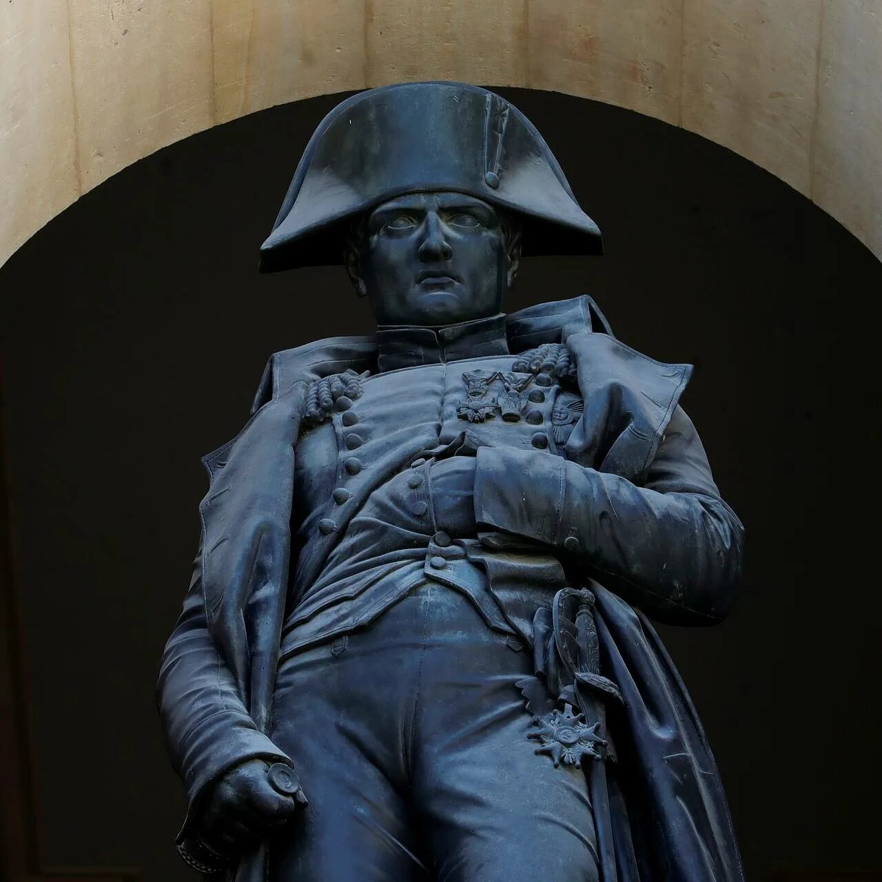 Статуя Наполеона в Париже. Памятник Наполеону в Париже. Claude sculptor .скульптура Наполеона. Канова памятник Наполеону.
