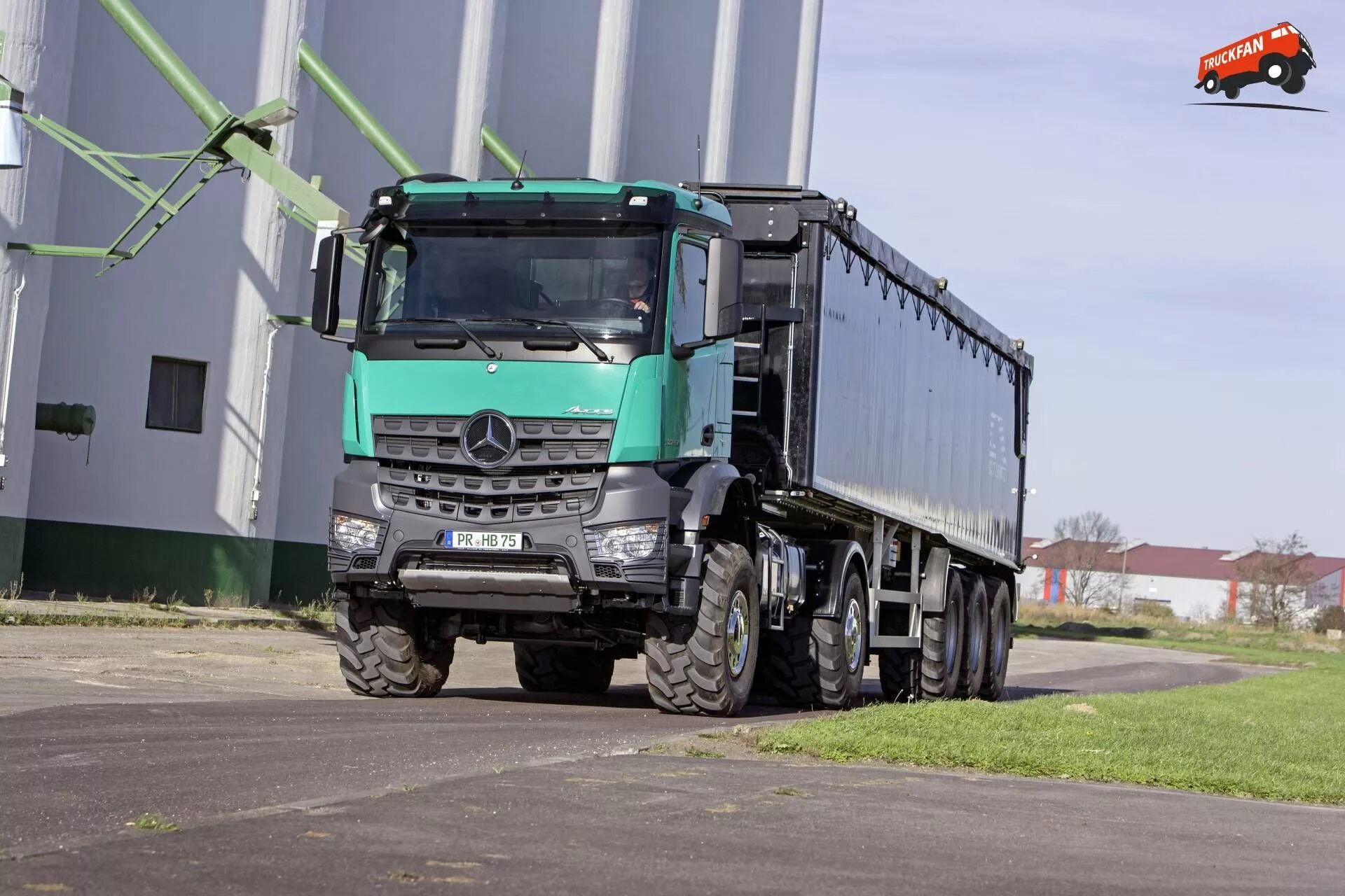 Mercedes-Benz Arocs самосвал 4x4. Mercedes Benz Arocs тягач. Mercedes-Benz Arocs 2051. Mercedes-Benz Arocs 2042.