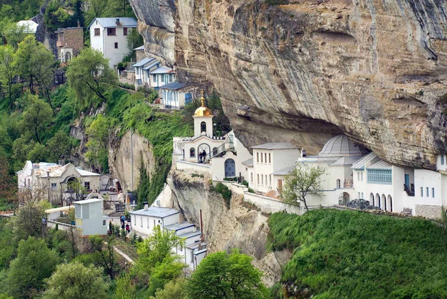 Бахчисарайская церковь. Успенский пещерный монастырь в Крыму. Успенский монастырь Бахчисарай. Свято-Успенский пещерный монастырь Бахчисарай Крым. Бахчисарайский Успенский монастырь Бахчисарай.