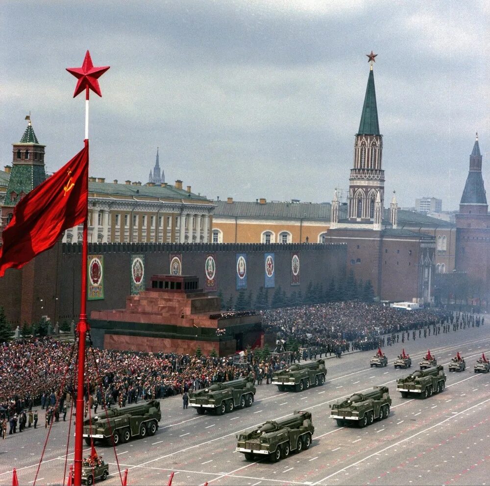 9 мая будет ссср. Парад Победы Москва 1965 красная площадь. 9 Мая 1965 года парад Победы на красной площади в Москве. Парад на красной площади 9 мая 1965 года. Москва Советский Союз красная площадь.