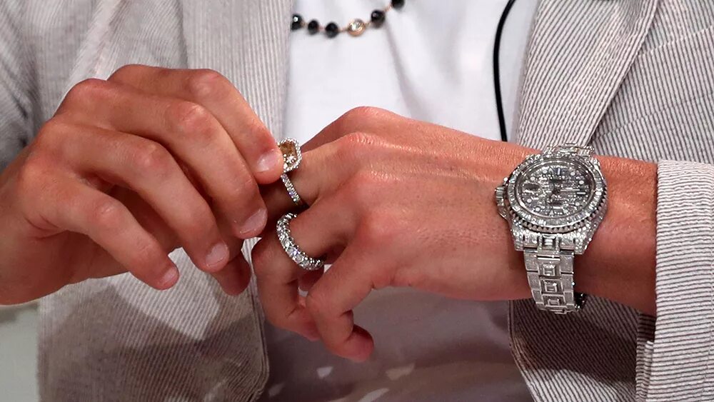 То время как самый дорогой. Rolex GMT 116769tbr. Криштиану Роналду Rolex GMT Master Ice. Кольцо и часы Криштиану Роналду. Кольцо ролекс женское.