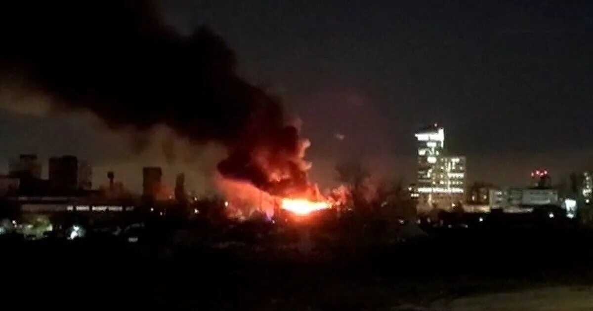 Пожар зомз сергиев посад. Территории завода красмаш. Пожар на зингере в подольске. Пожар на заводе. Территория завода зингер подольск.