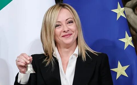 Мелони премьер министр фото в купальнике италии
